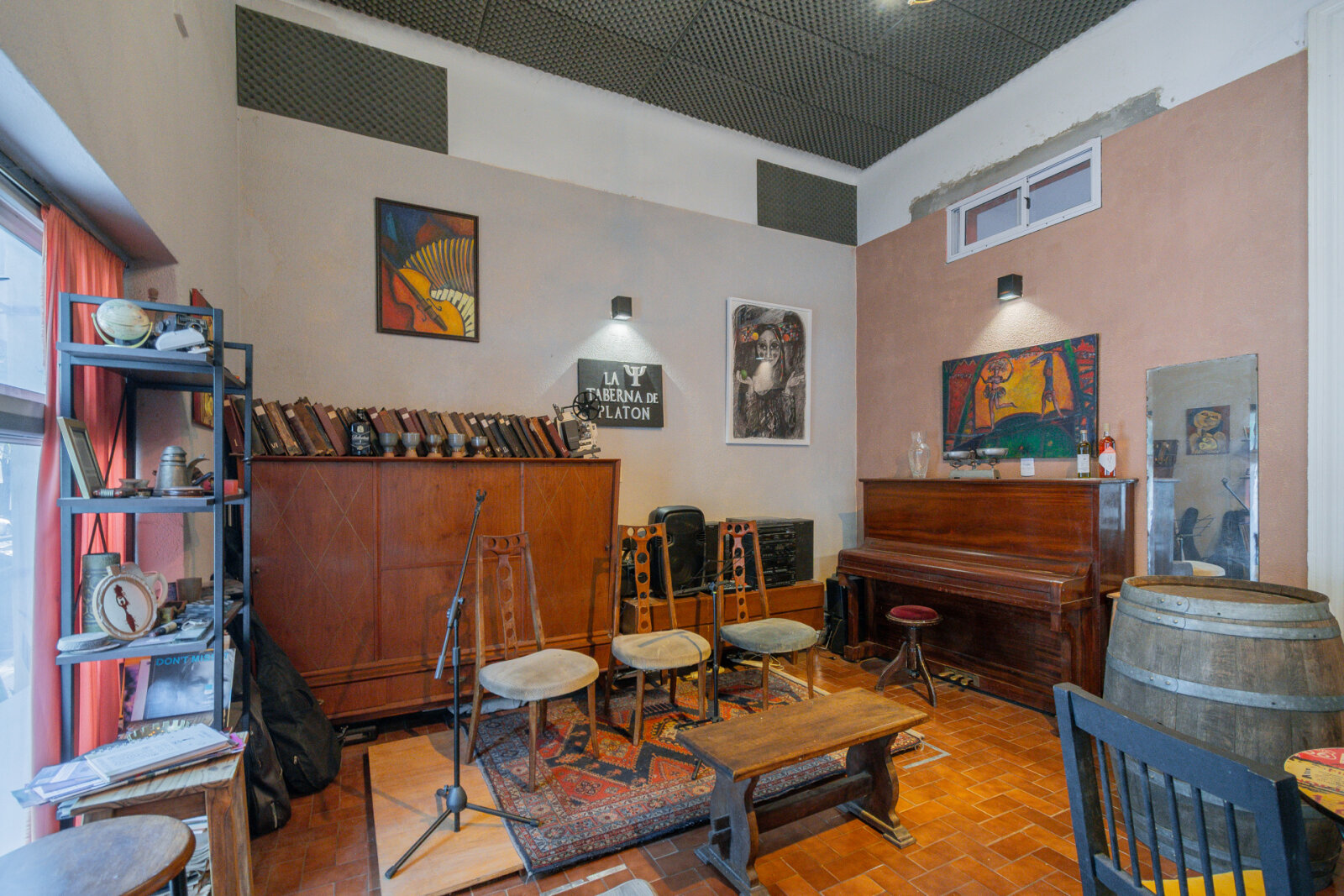 Venta. PH 5 ambientes con entrada independiente. local. Expensas bajas. Patio. Almagro - 32