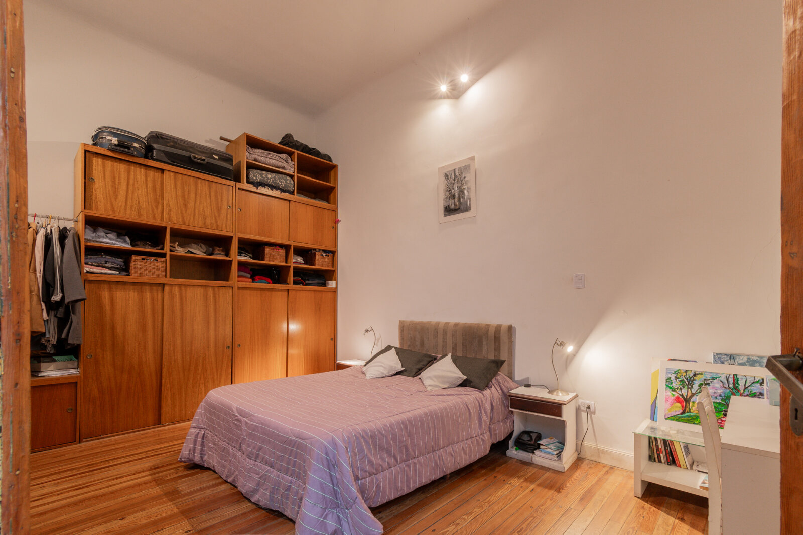 Venta. PH 5 ambientes con entrada independiente. local. Expensas bajas. Patio. Almagro - 23