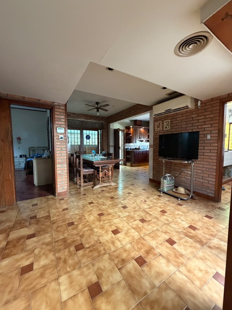 Hermosa Casa en Venta, B° Rosedal, terreno amplio. - Imagen 12