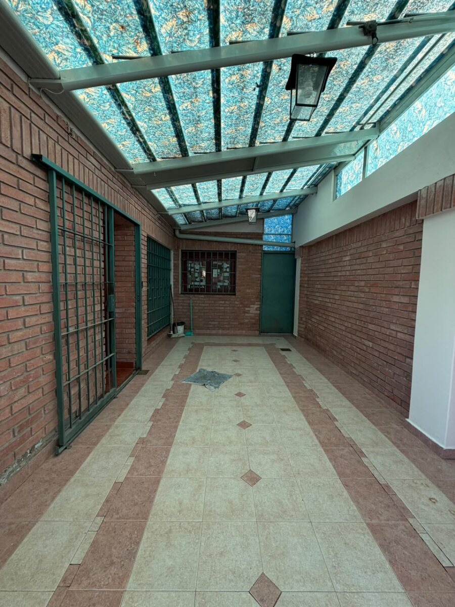 Hermosa Casa en Venta, B° Rosedal, terreno amplio. - Imagen 28