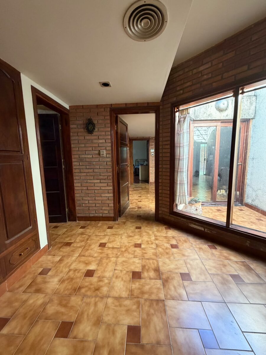 Hermosa Casa en Venta, B° Rosedal, terreno amplio. - Imagen 13
