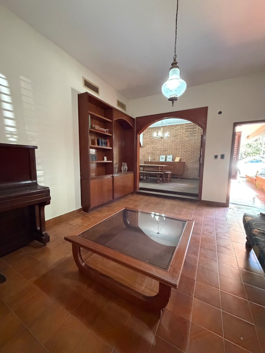 Hermosa Casa en Venta, B° Rosedal, terreno amplio. - Imagen 3
