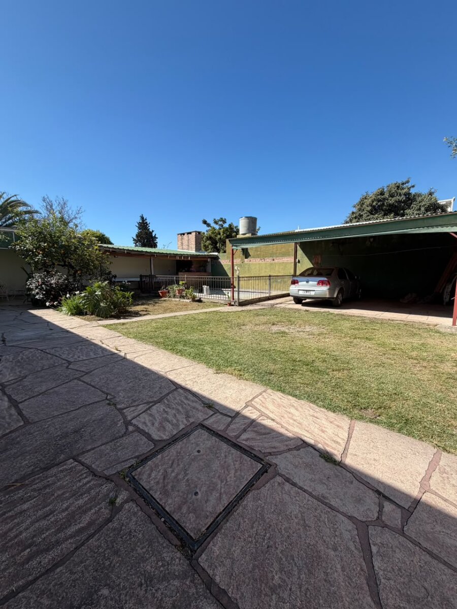 Hermosa Casa en Venta, B° Rosedal, terreno amplio. - Imagen 27