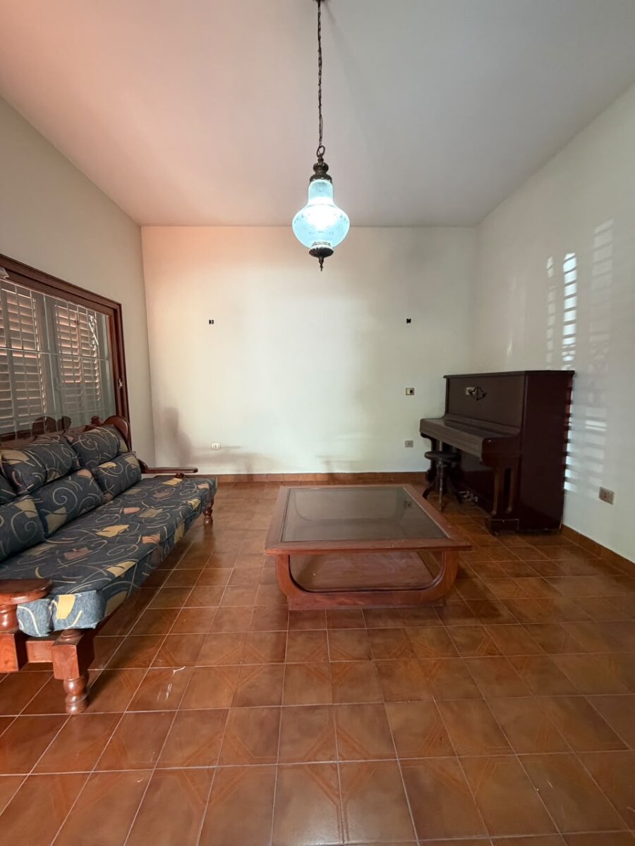 Hermosa Casa en Venta, B° Rosedal, terreno amplio. - Imagen 4