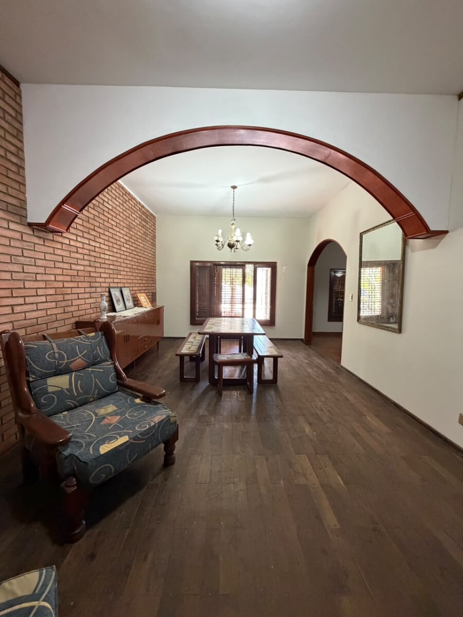 Hermosa Casa en Venta, B° Rosedal, terreno amplio. - Imagen 8