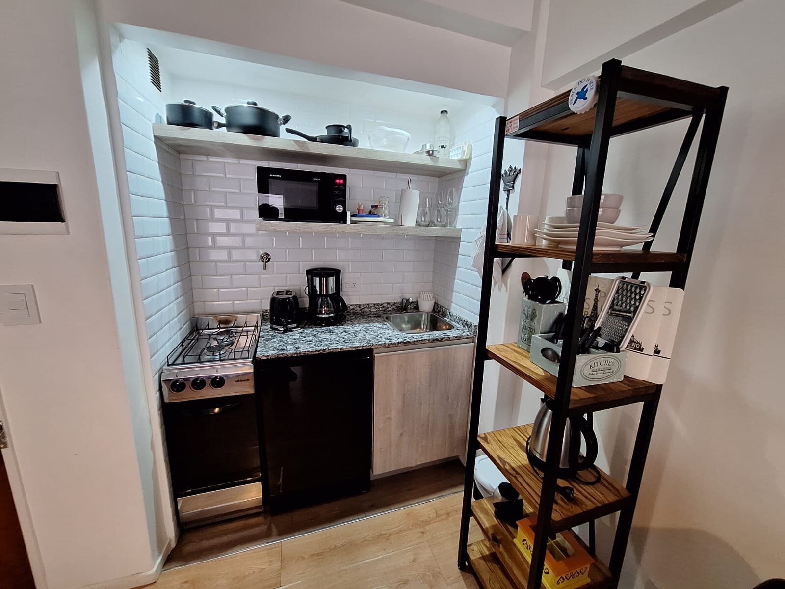 Barrio Norte, Uruguay y M.T.de Alvear, 1 amb, 35m2, u$s 450 + expensas ( $200,000) + servicios. 12-10-26 — foto 9