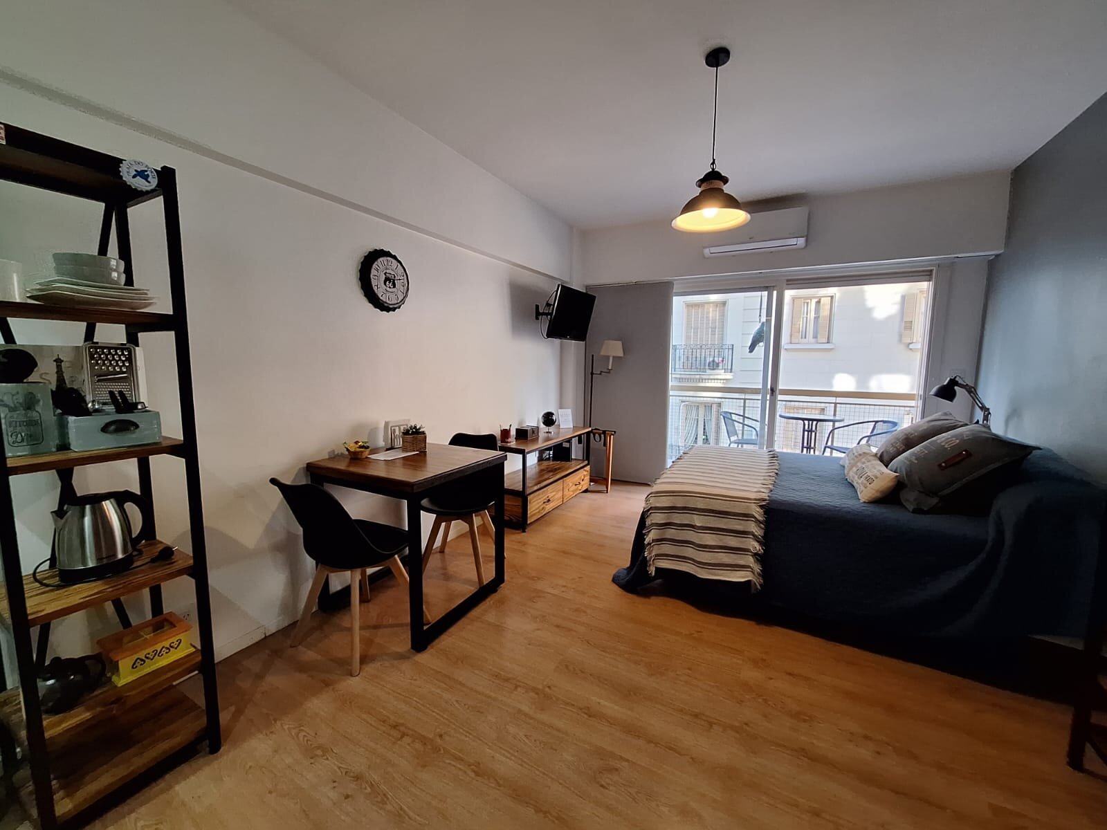 Barrio Norte, Uruguay y M.T.de Alvear, 1 amb, 35m2, u$s 450 + expensas ( $200,000) + servicios. 12-10-26 — foto 4
