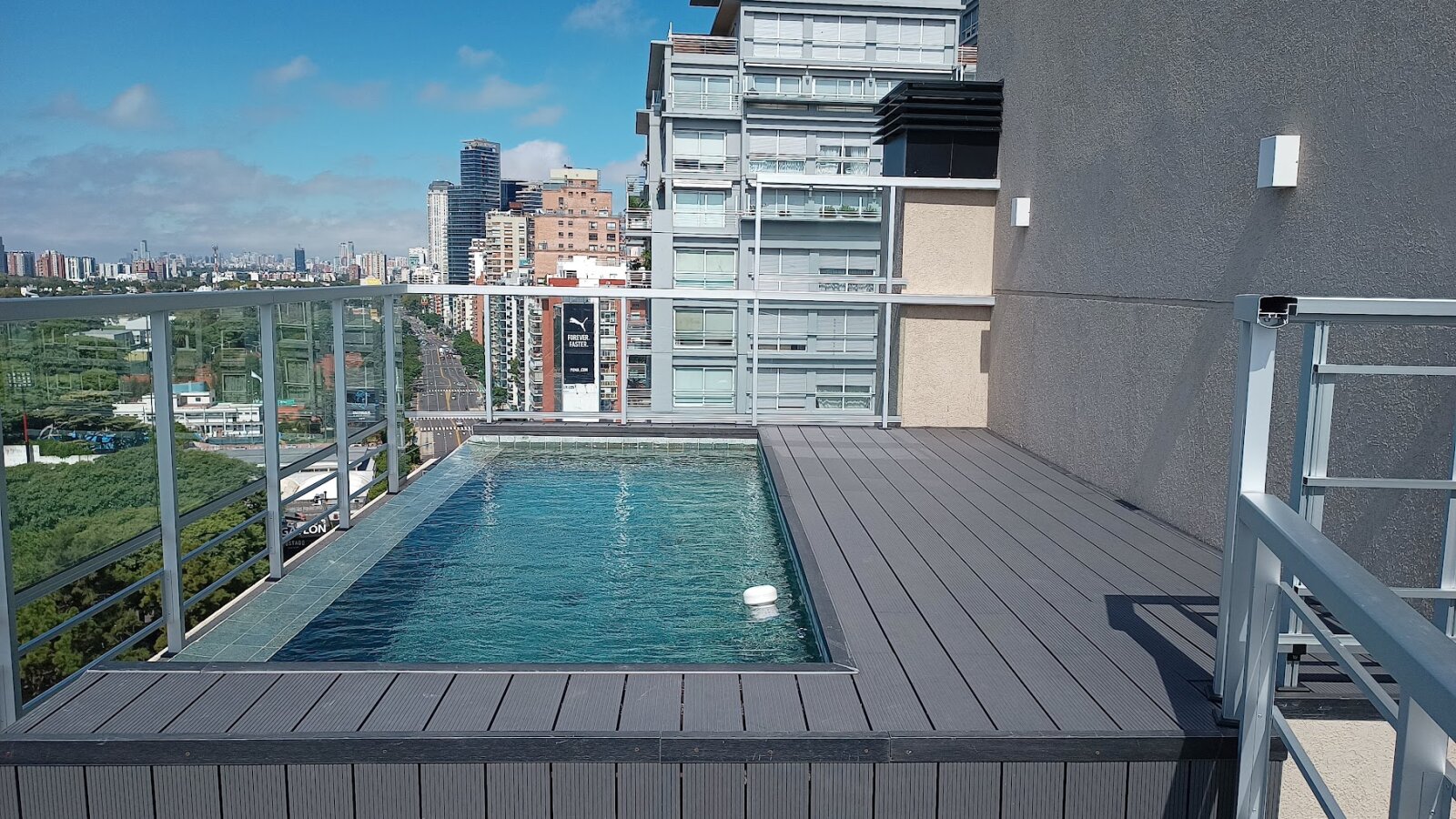 Nuñez, Av Libertador 8100, piso 2, 2 amb, 60m2, u$S 1,200 + expensas + servicios. 30-09-26