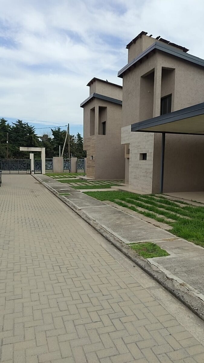 VENTA CASA EN HOUSING B° CAMPO NORTE - 2