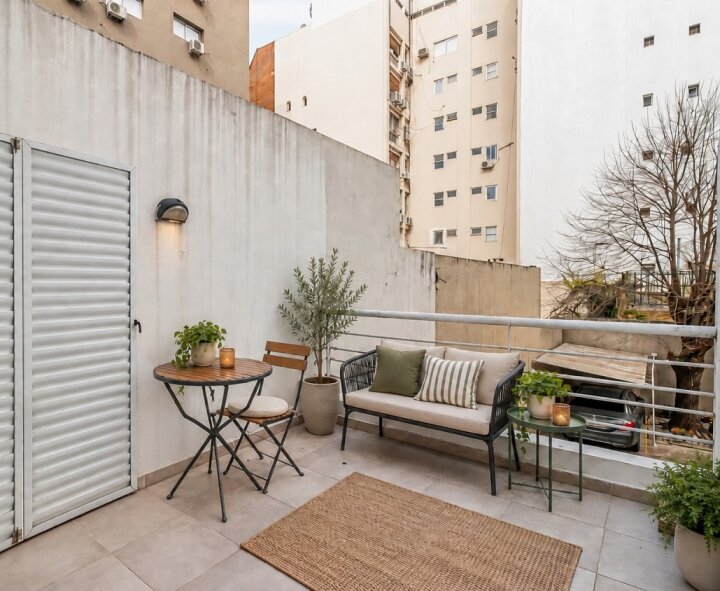Venta Semipiso 2 Ambientes. Balcón Aterrazado y Patio. Frente. APTO CREDITO. PARRILLA. PILETA. SUM