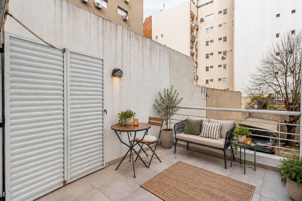Venta Semipiso 2 Ambientes. Balcón Aterrazado y Patio. Frente. APTO CREDITO. PARRILLA. PILETA. SUM