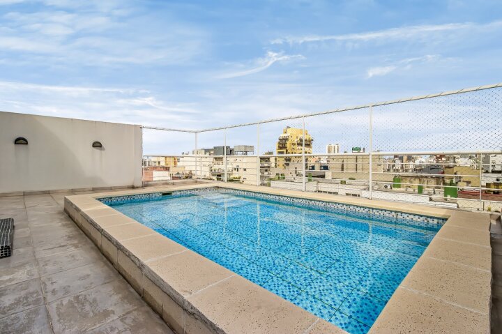 Venta Semipiso 2 Ambientes. Balcón Aterrazado y Patio. Frente. APTO CREDITO. PARRILLA. PILETA. SUM