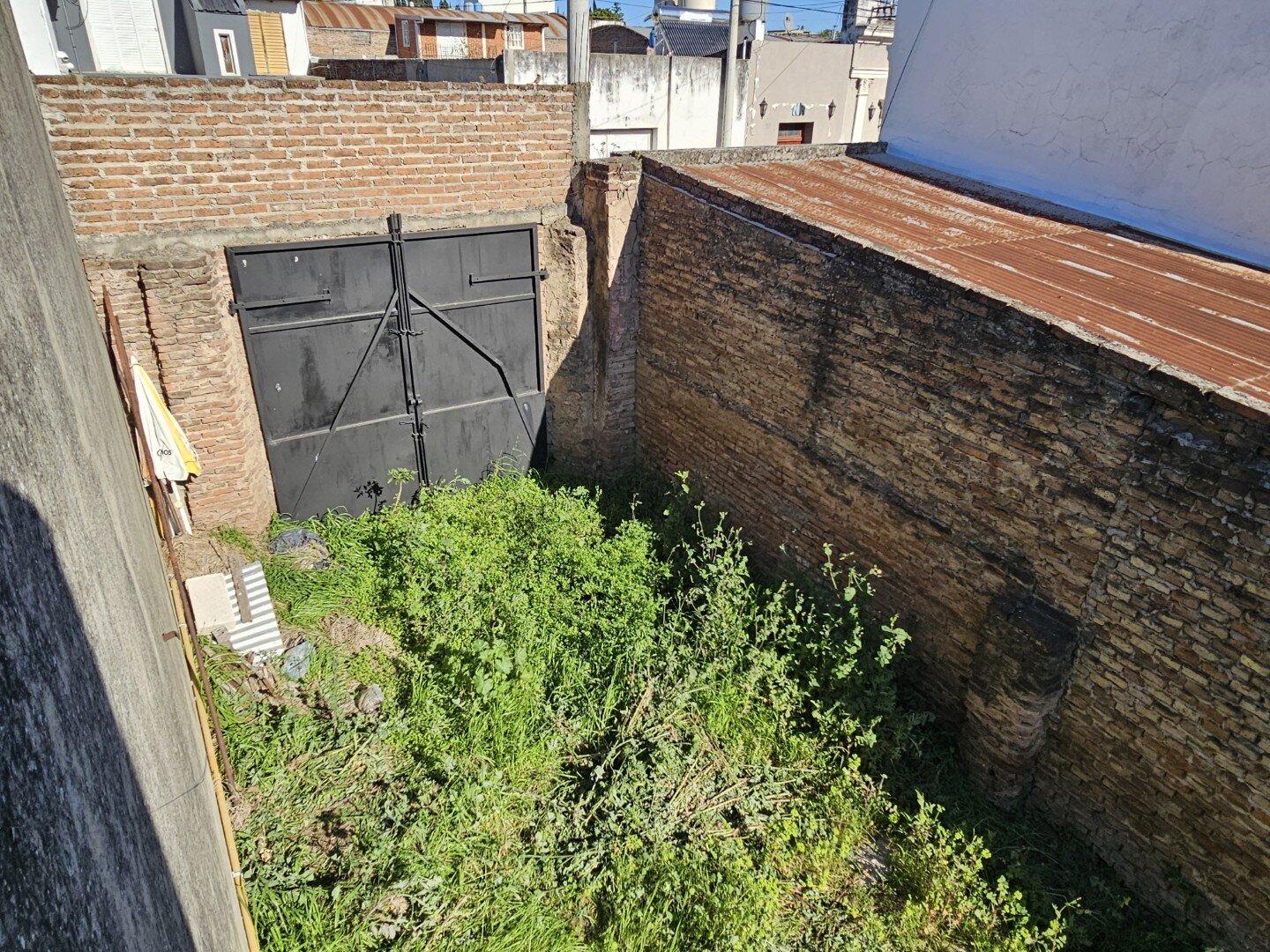 VENTA | Casa de 2 dormitorios con patio y terreno! Pte. Perón 640, casi 3 de Febrero - 24