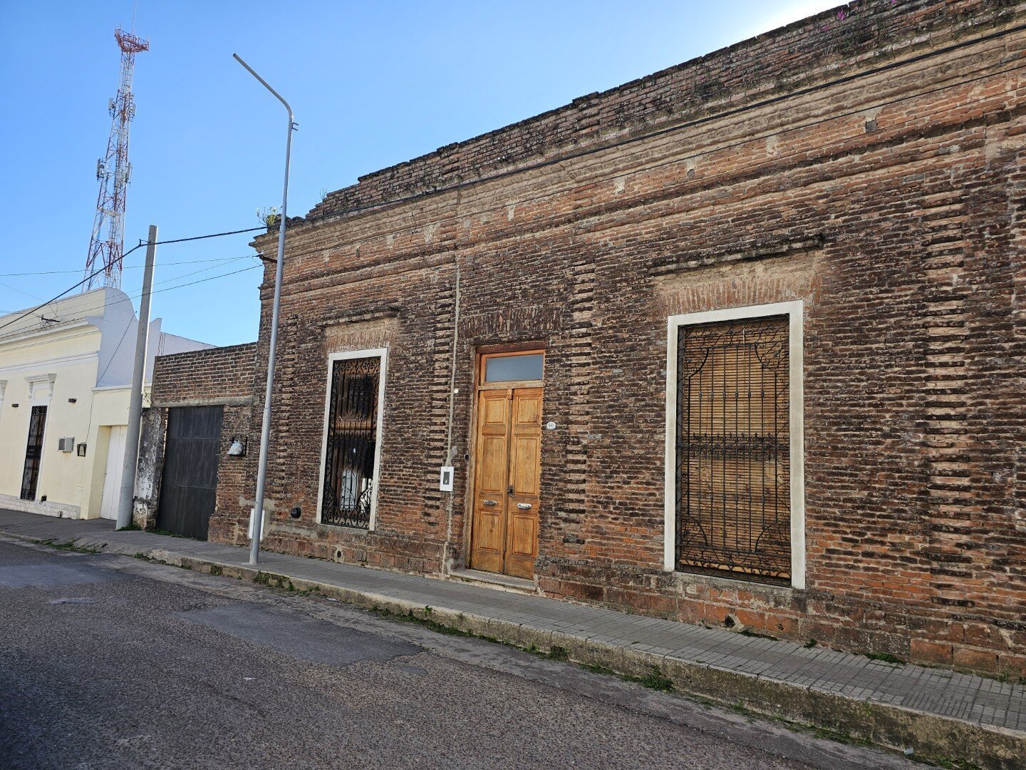 VENTA | Casa de 2 dormitorios con patio y terreno! Pte. Perón 640, casi 3 de Febrero — foto 2