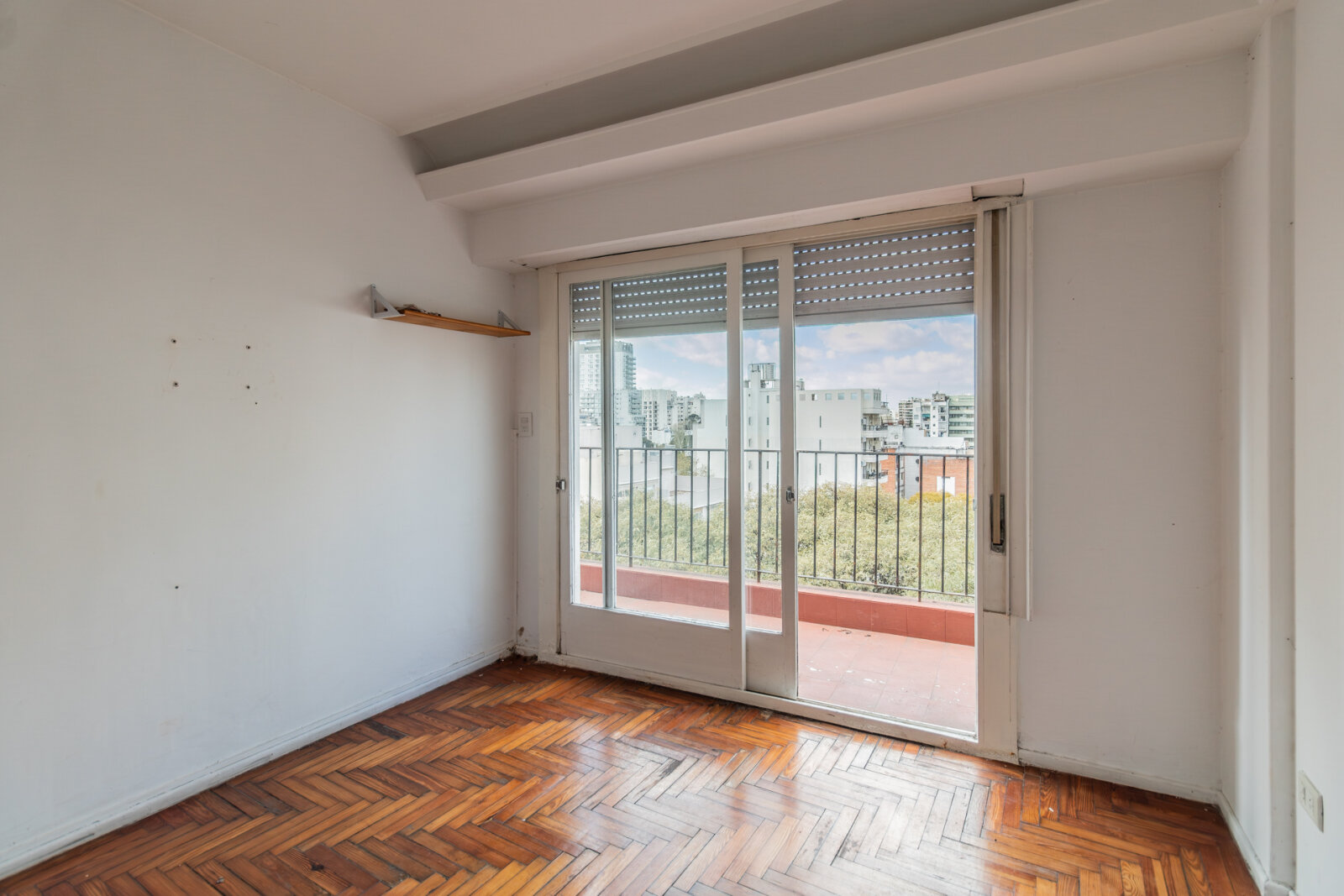 Departamento tres ambientes al frente con balcón — foto 15