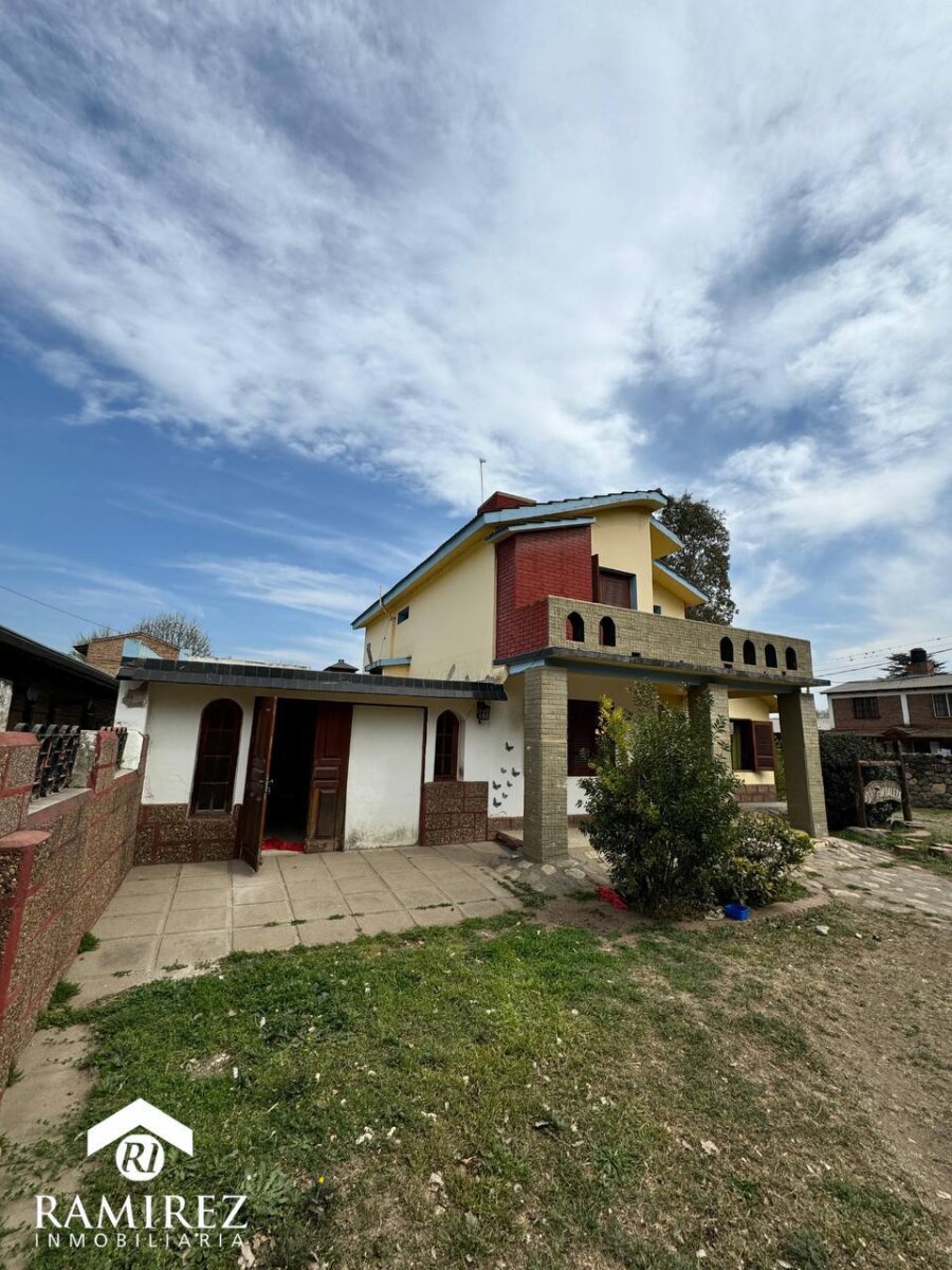 VENTA DE CASA EN SANTA ROSA DE CALAMUCHITA ( COD CA208)