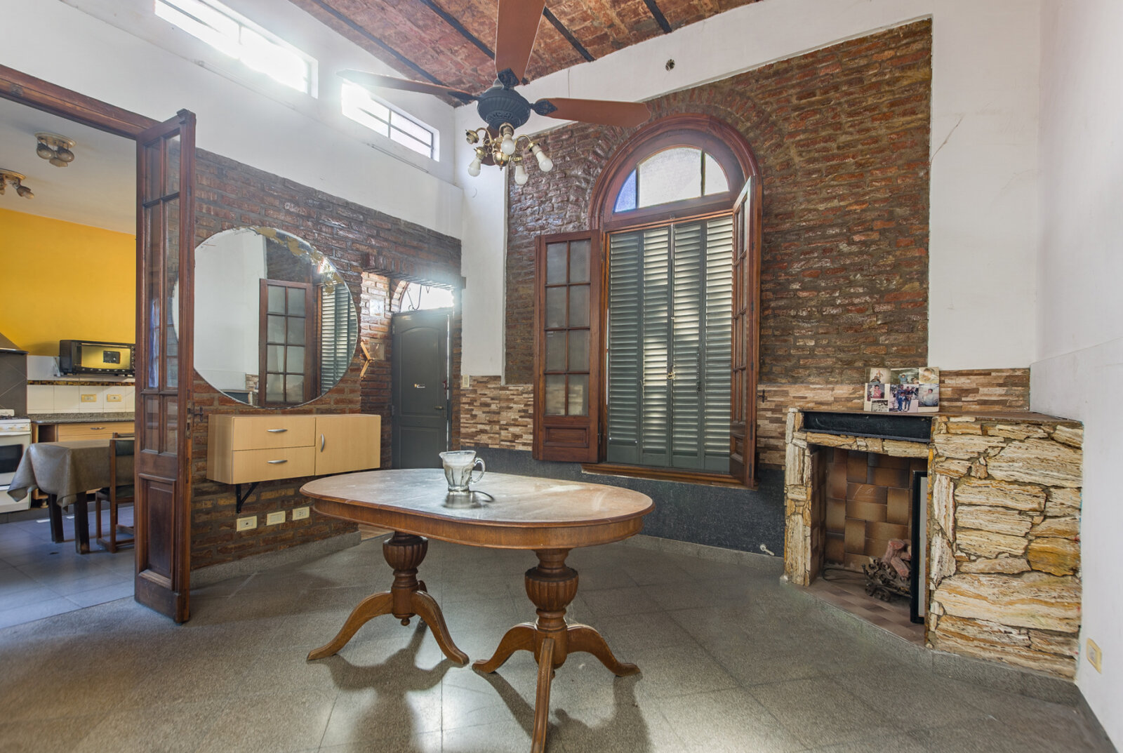 Casa 4 ambientes con patio y quincho en Pompeya