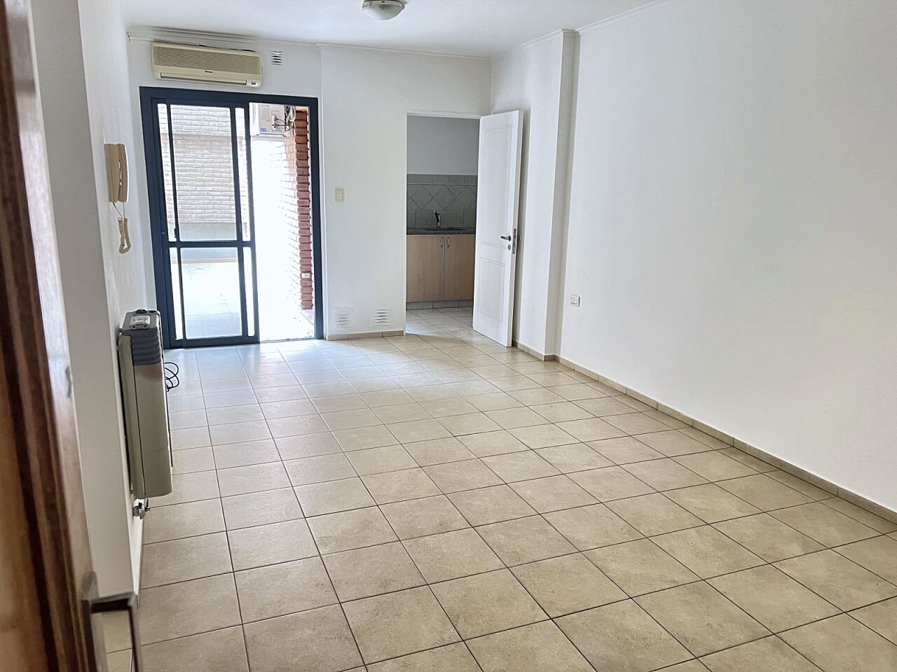 Departamento 1 dormitorio en venta con patio de 28 m², General Paz — foto 2
