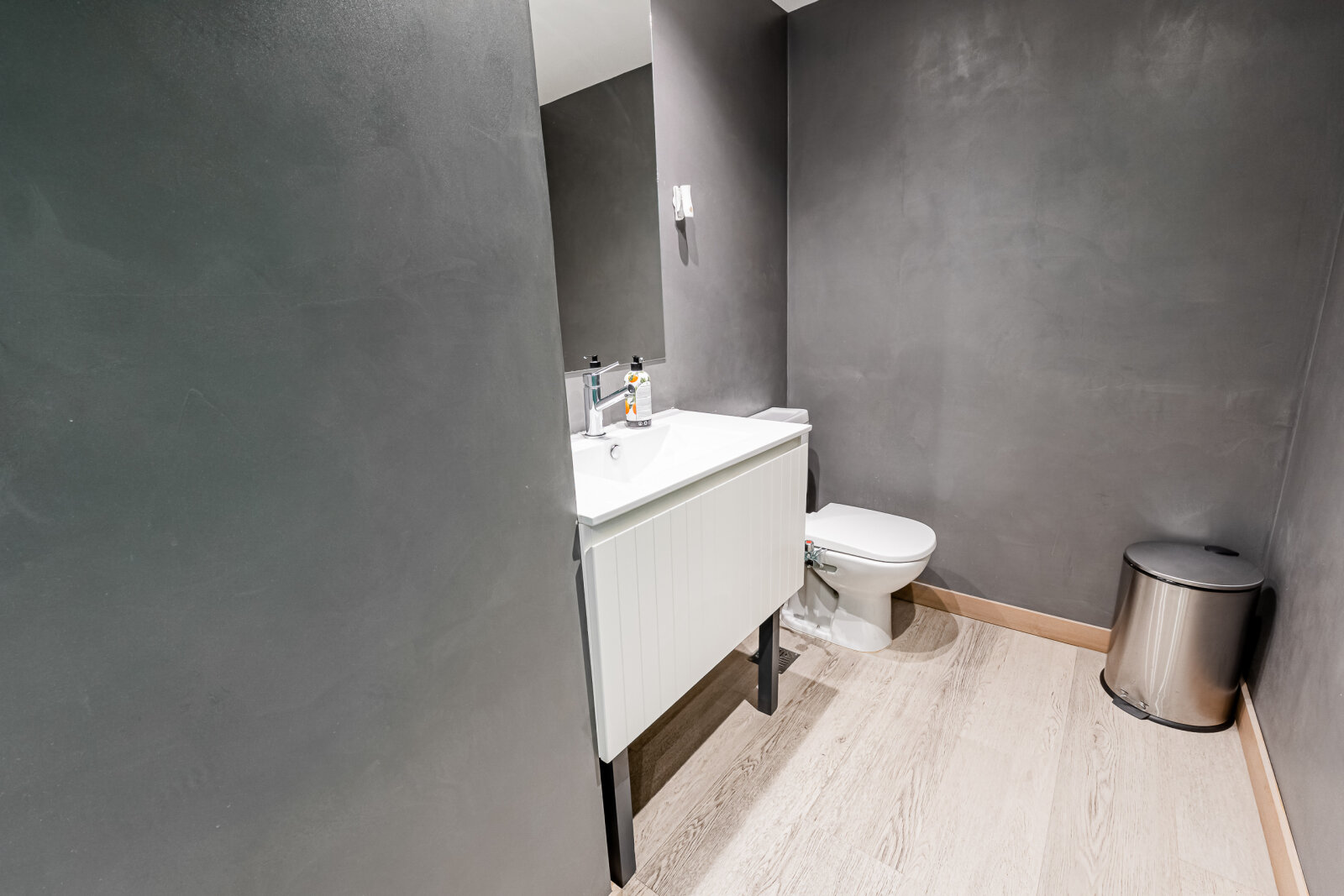 Oficina en venta sobre Libertador. Torre Aisenson - 26