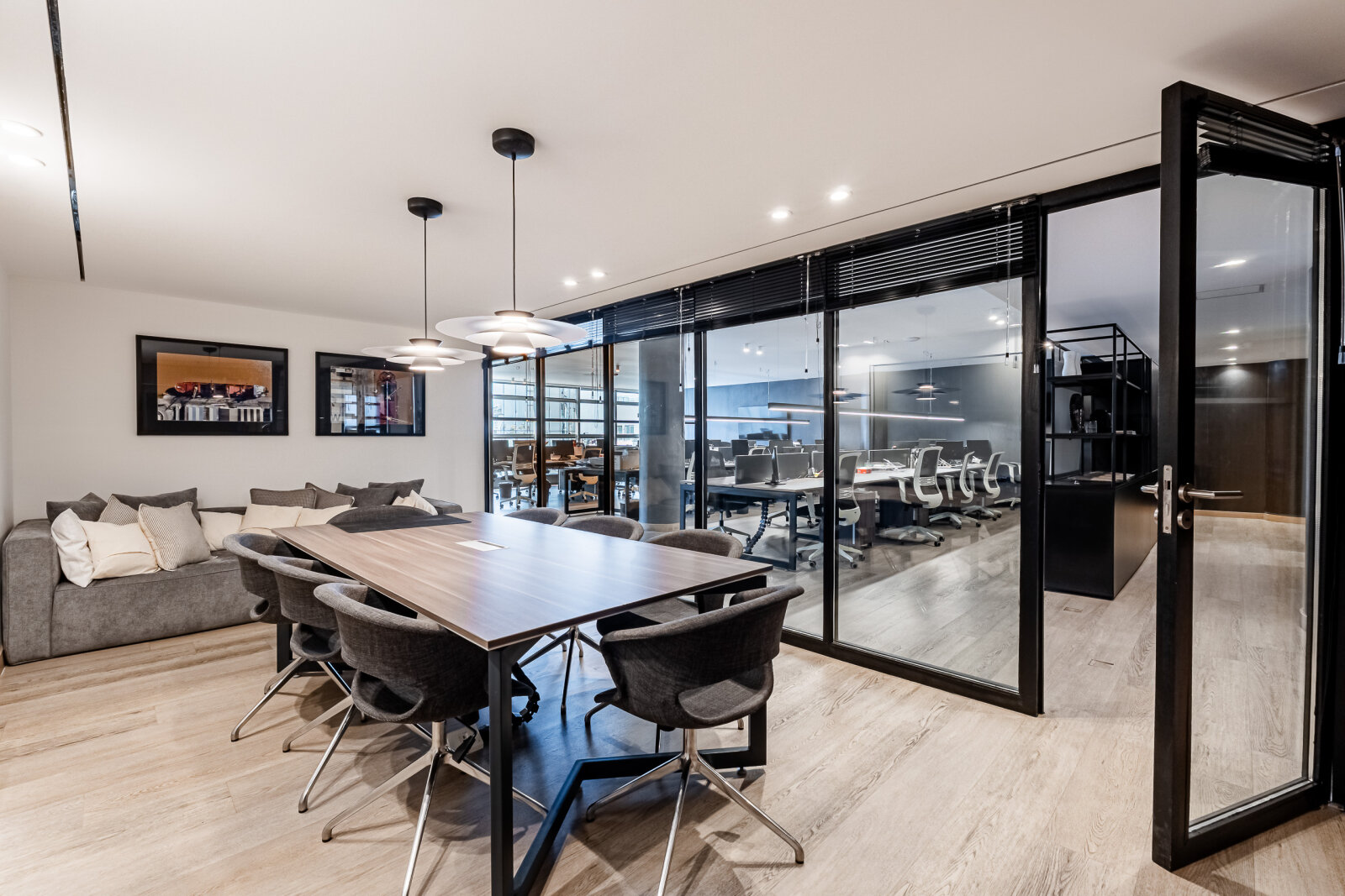 Oficina en venta sobre Libertador. Torre Aisenson