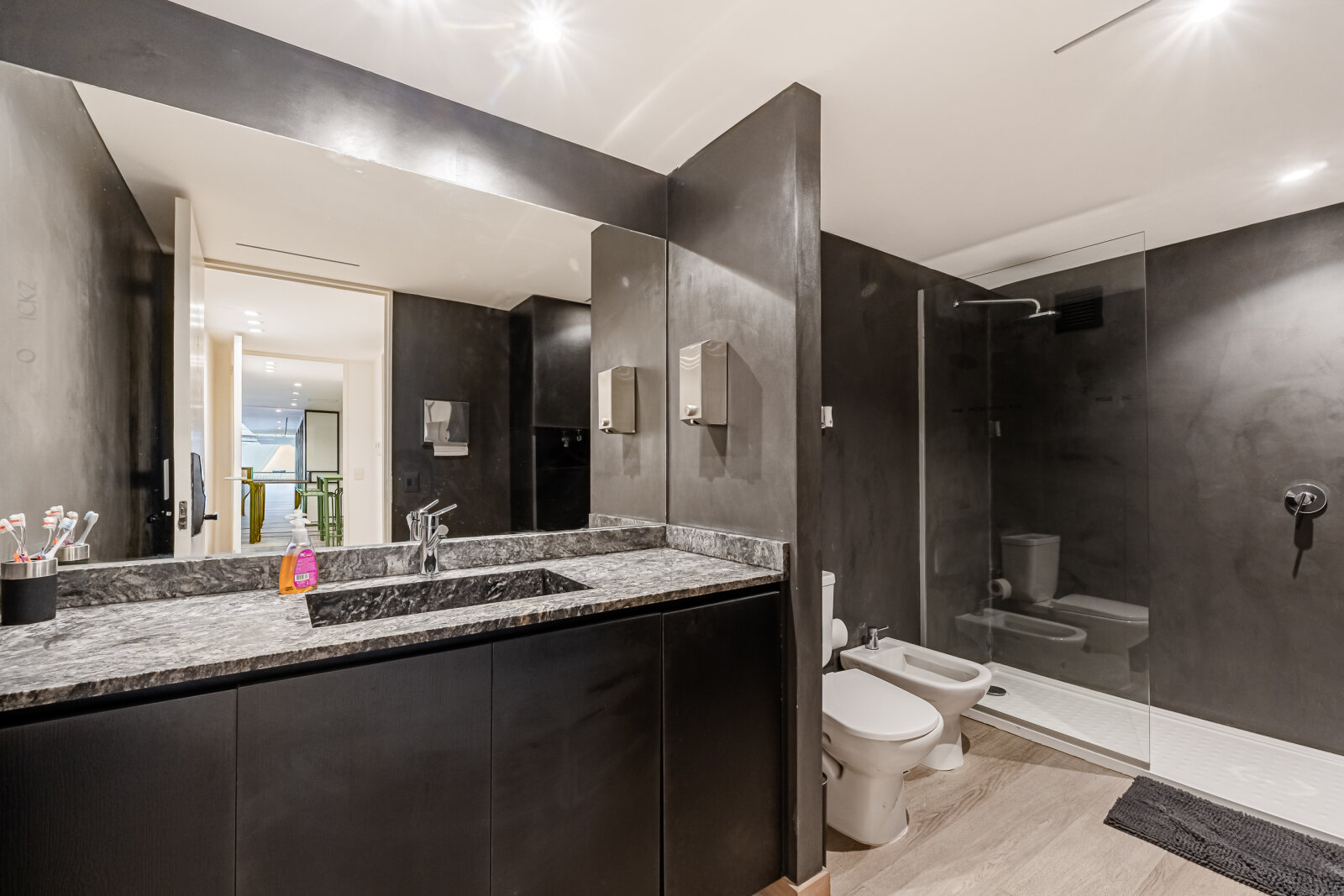 Oficina en venta sobre Libertador. Torre Aisenson - 22