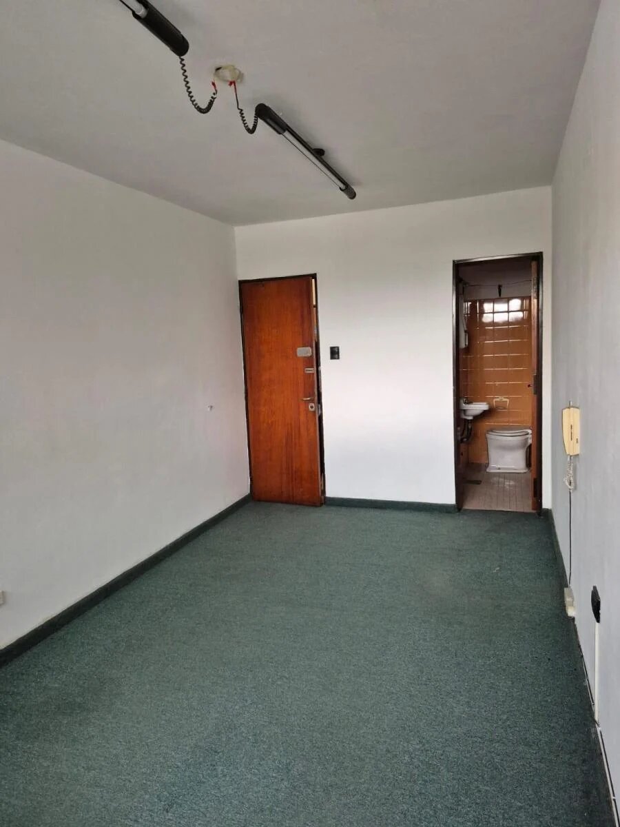OFICINA EN VENTA. ALBERDI / CENTRO (Posibilidad de financiar)