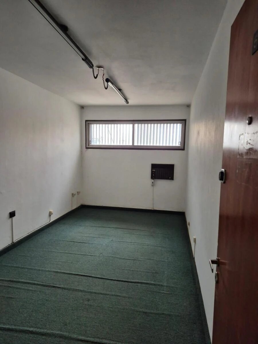 OFICINA EN VENTA. ALBERDI / CENTRO (Posibilidad de financiar) - Imagen 2