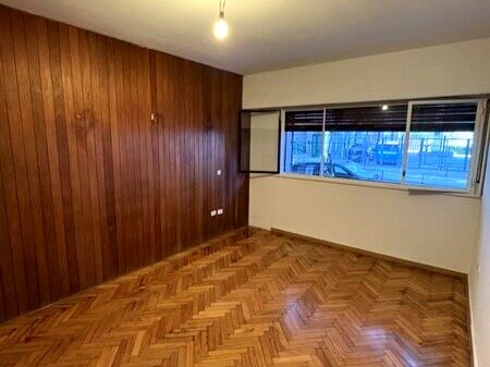 Colegiales / 3 ambientes en Planta Baja con Patio