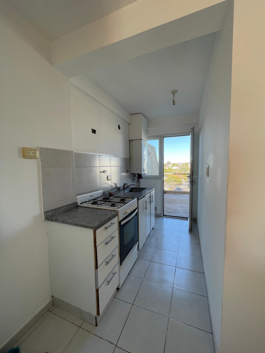 Semi piso 2 Dormitorios, 2 baños,  Doble Balcón - B° Alberdi - Imagen 5