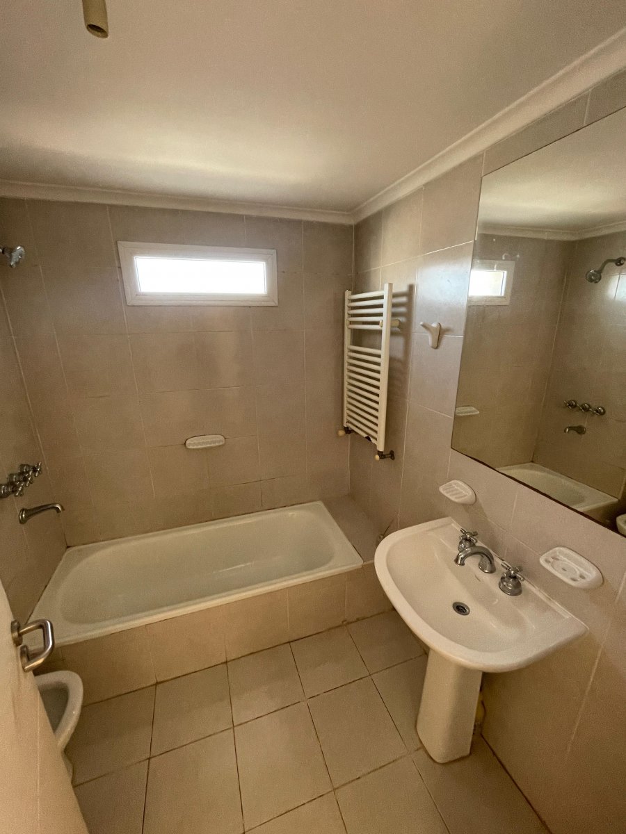 Semi piso 2 Dormitorios, 2 baños,  Doble Balcón - B° Alberdi - Imagen 12