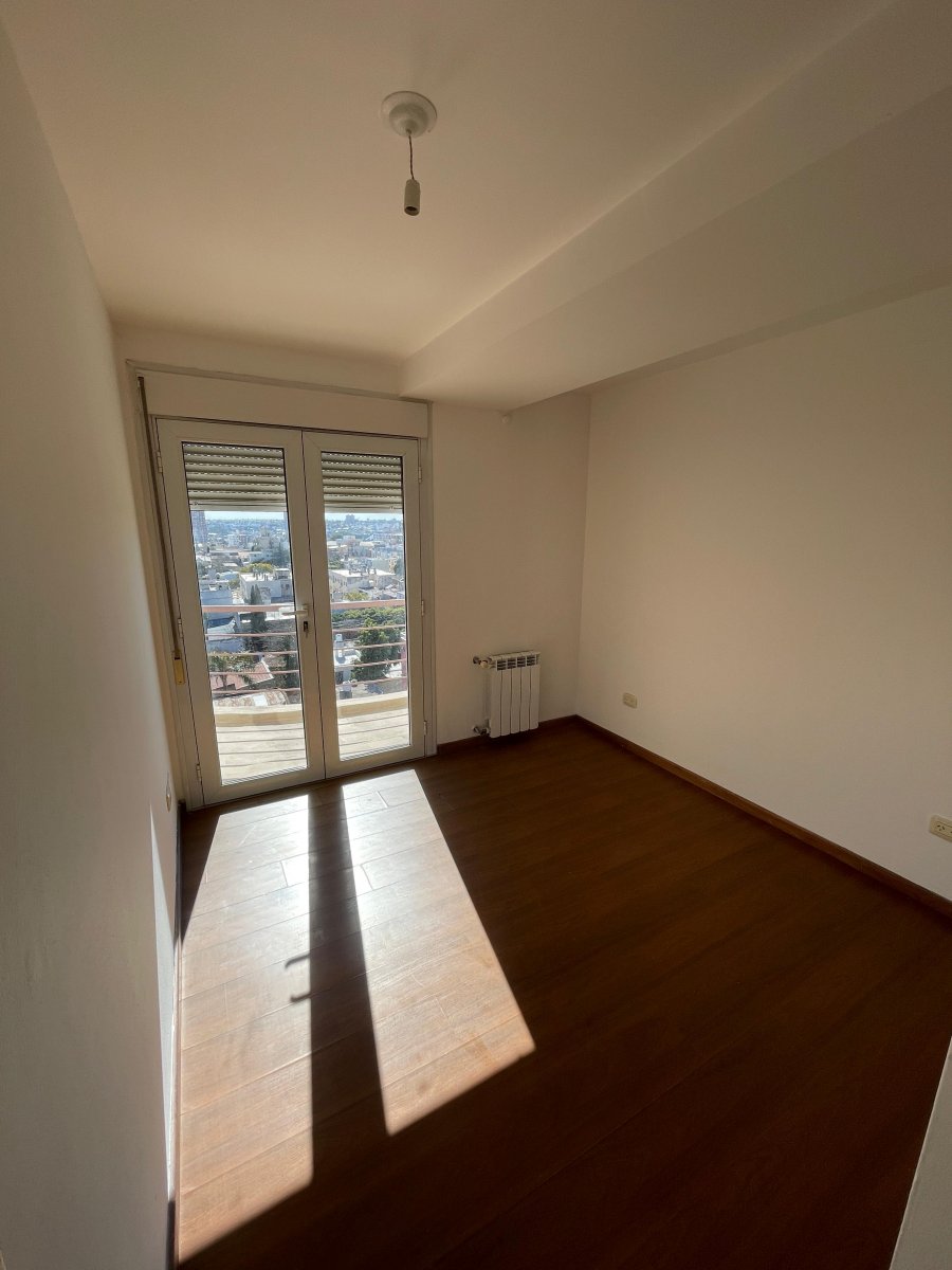 Semi piso 2 Dormitorios, 2 baños,  Doble Balcón - B° Alberdi - Imagen 9