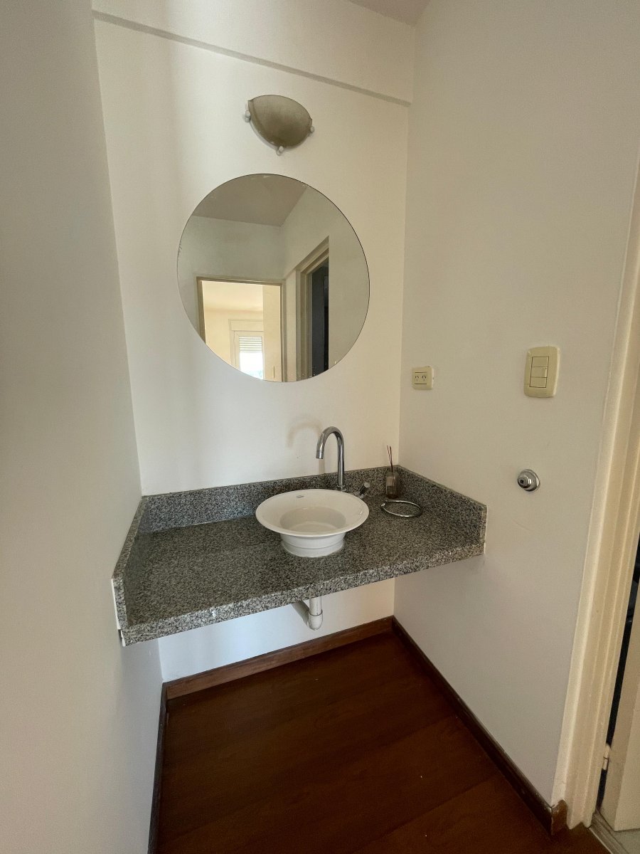 Semi piso 2 Dormitorios, 2 baños,  Doble Balcón - B° Alberdi - Imagen 11