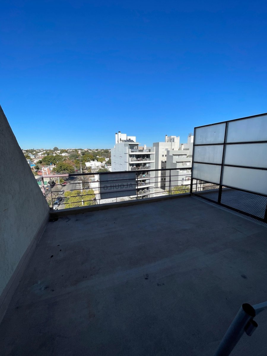 Semi piso 2 Dormitorios, 2 baños,  Doble Balcón - B° Alberdi - Imagen 6