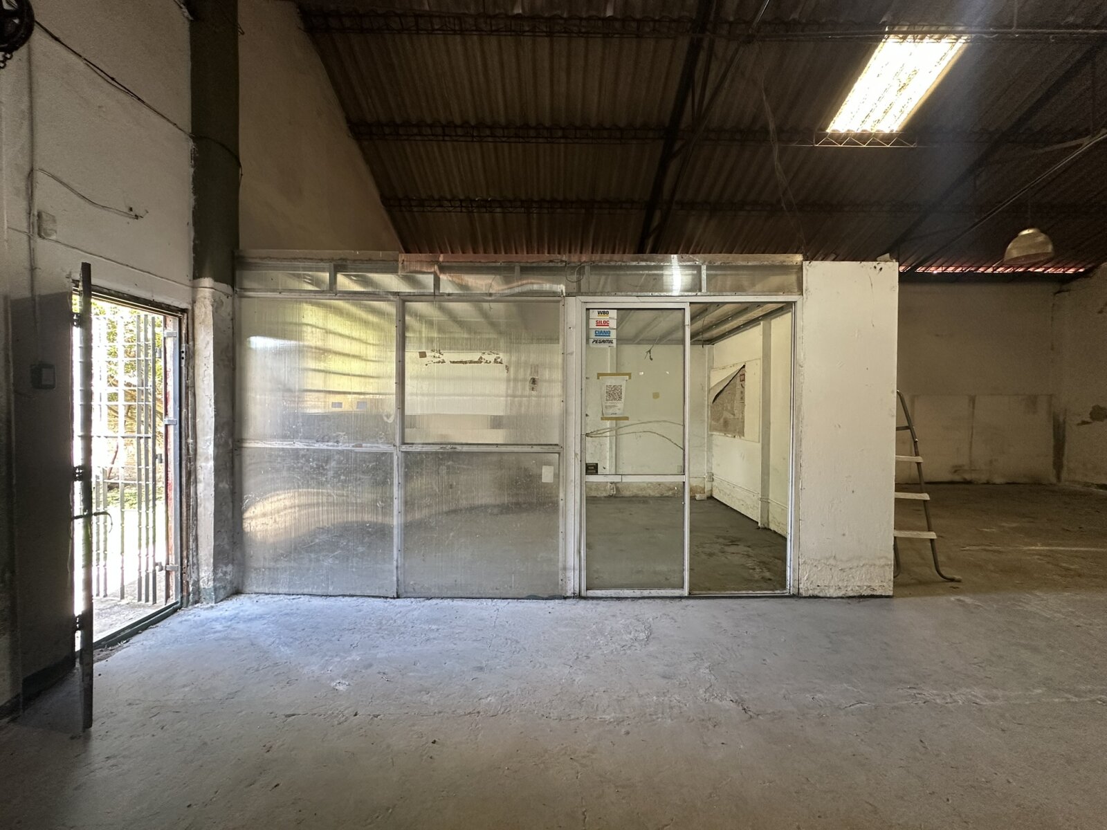 CASA 3 AMB. CON PARQUE + GALPÓN 120 M² - 33