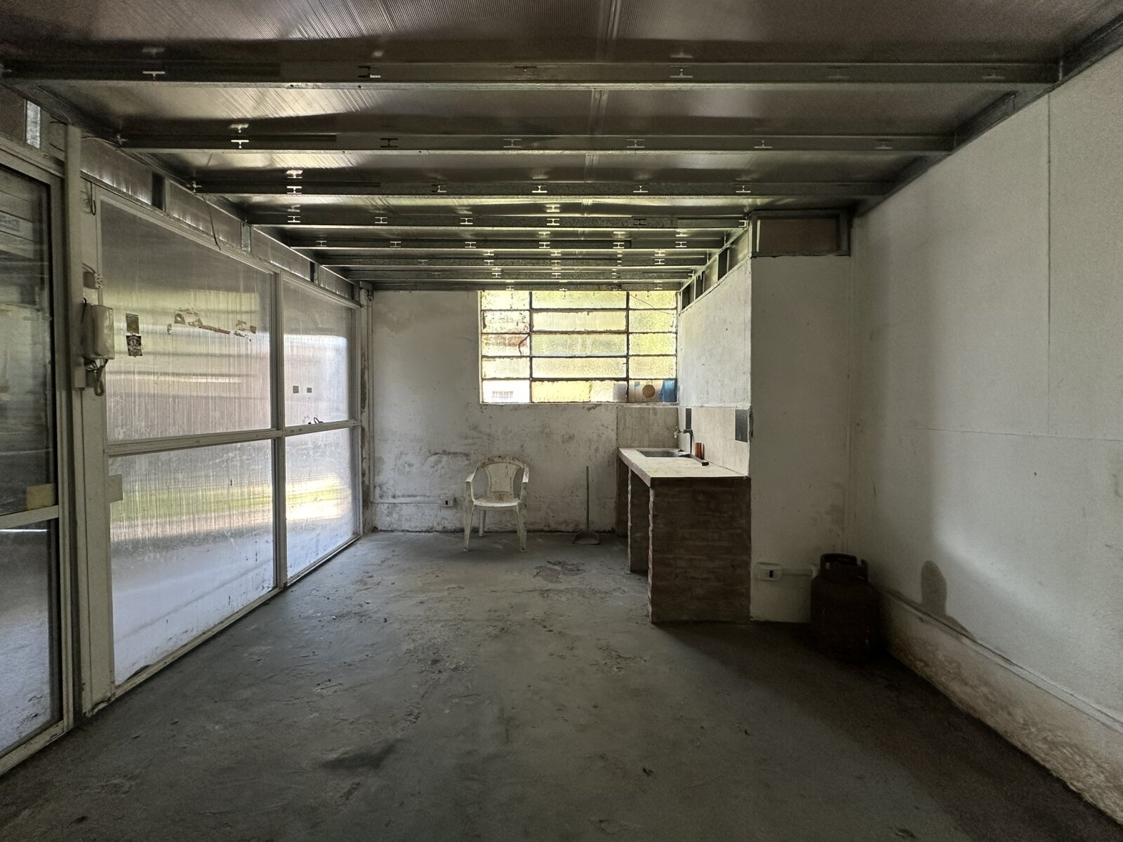 GALPÓN 120 M² SIN COLUMNAS + CASA 3 AMB. — foto 7