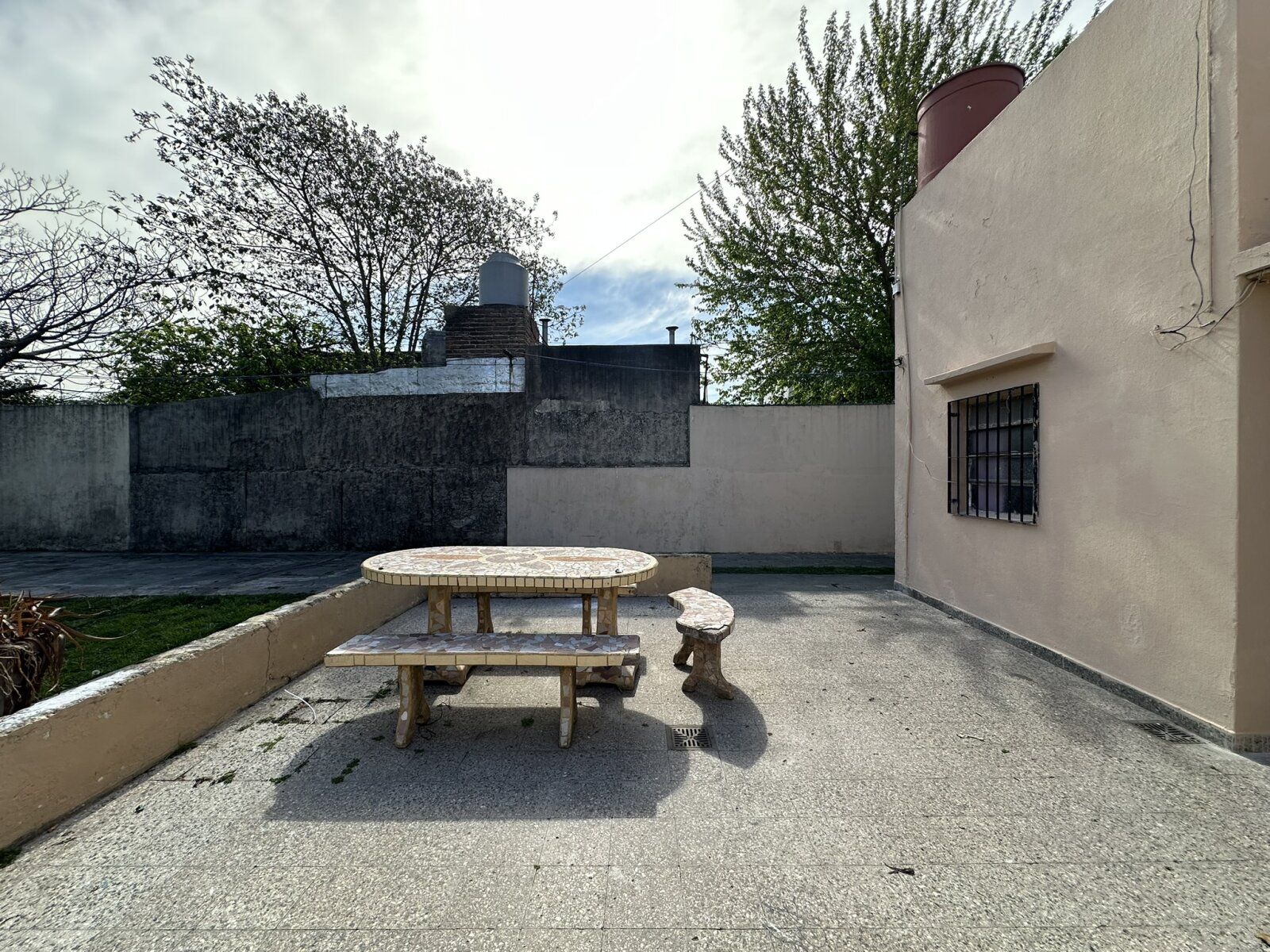 GALPÓN 120 M² SIN COLUMNAS + CASA 3 AMB. - 40