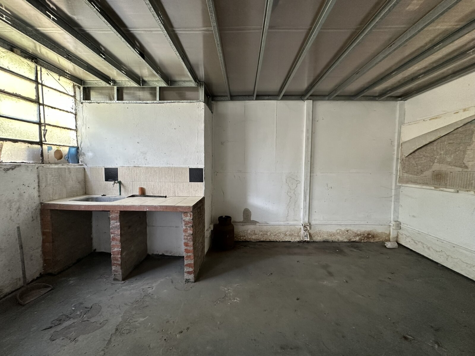 GALPÓN 120 M² SIN COLUMNAS + CASA 3 AMB. — foto 5