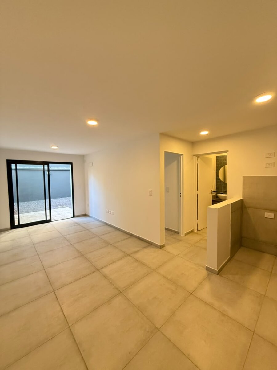 Alberdi Caseros 881 - Departamento 1 Dormitorio con Patio - Planta Baja