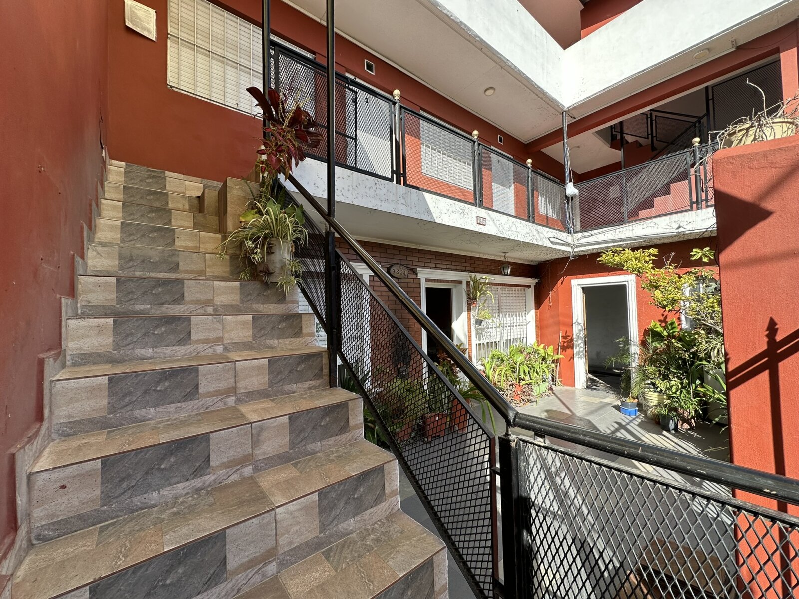 DEPARTAMENTO 2 AMB. EN PRIMER PISO - 2