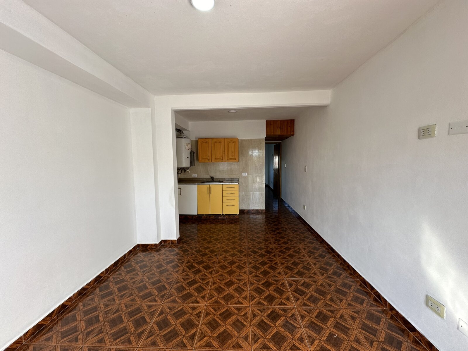 DEPARTAMENTO 2 AMB. EN PRIMER PISO - 4
