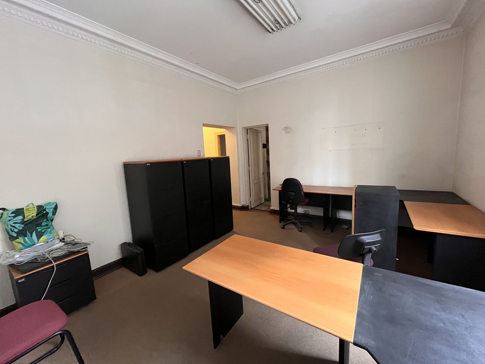 Oficina 93 m2 útiles, 3 privados, Estac. y bodega, Providencia