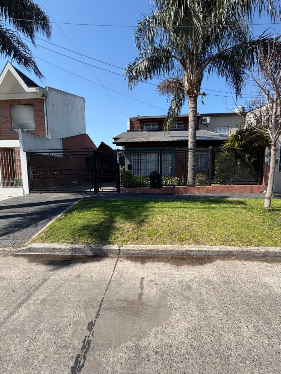 Casa 5 ambientes Villa luzuriaga — foto 2