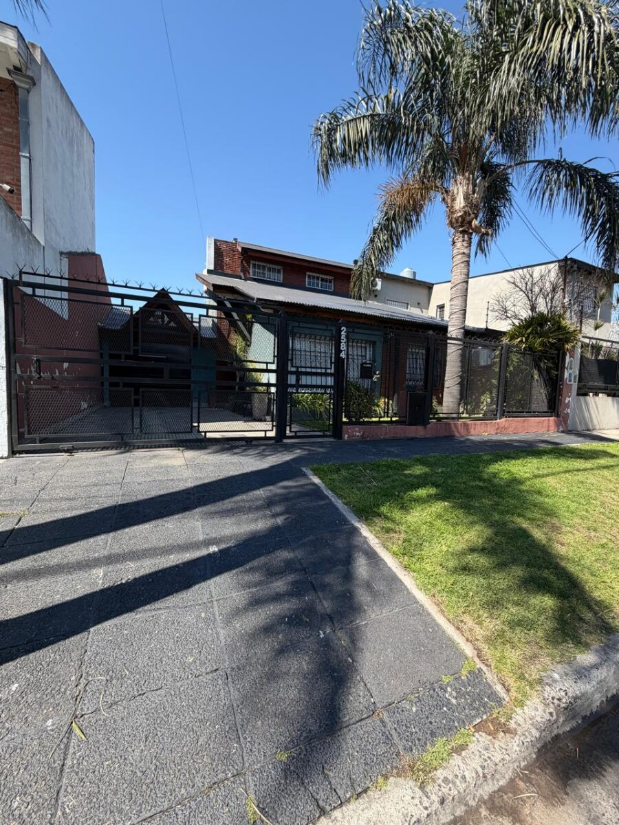 Casa 5 ambientes Villa luzuriaga — foto 3