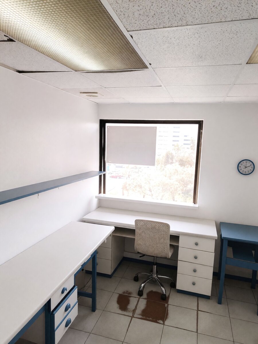 Oficina con resol. sanitaria con hall independiente-pasos metro
