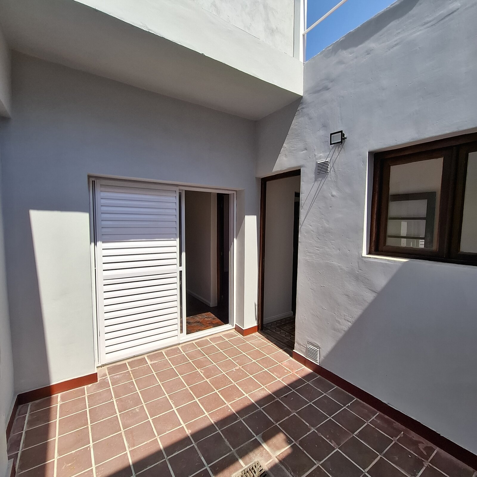 Impecable Departamento de pasillo de 3 dormitorios - 19