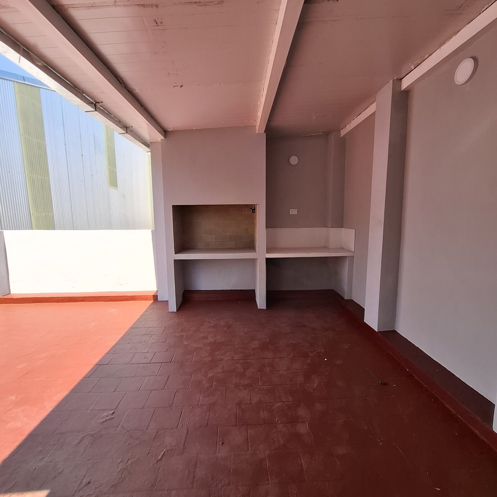 Impecable Departamento de pasillo de 3 dormitorios - 25
