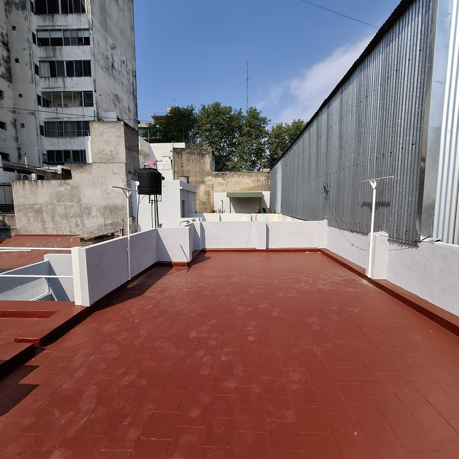 Impecable Departamento de pasillo de 3 dormitorios - 26