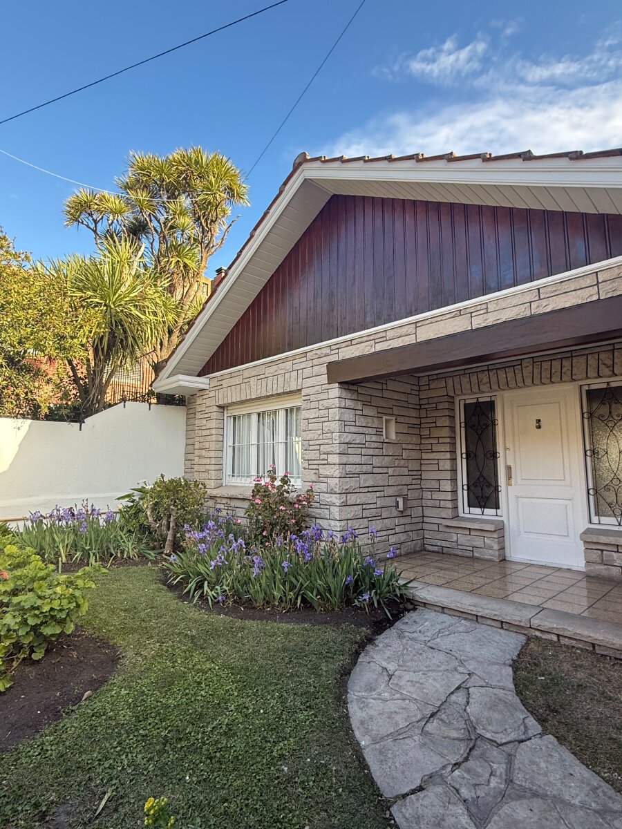 Casa 3 Ambientes Garage Jardin Los Troncos