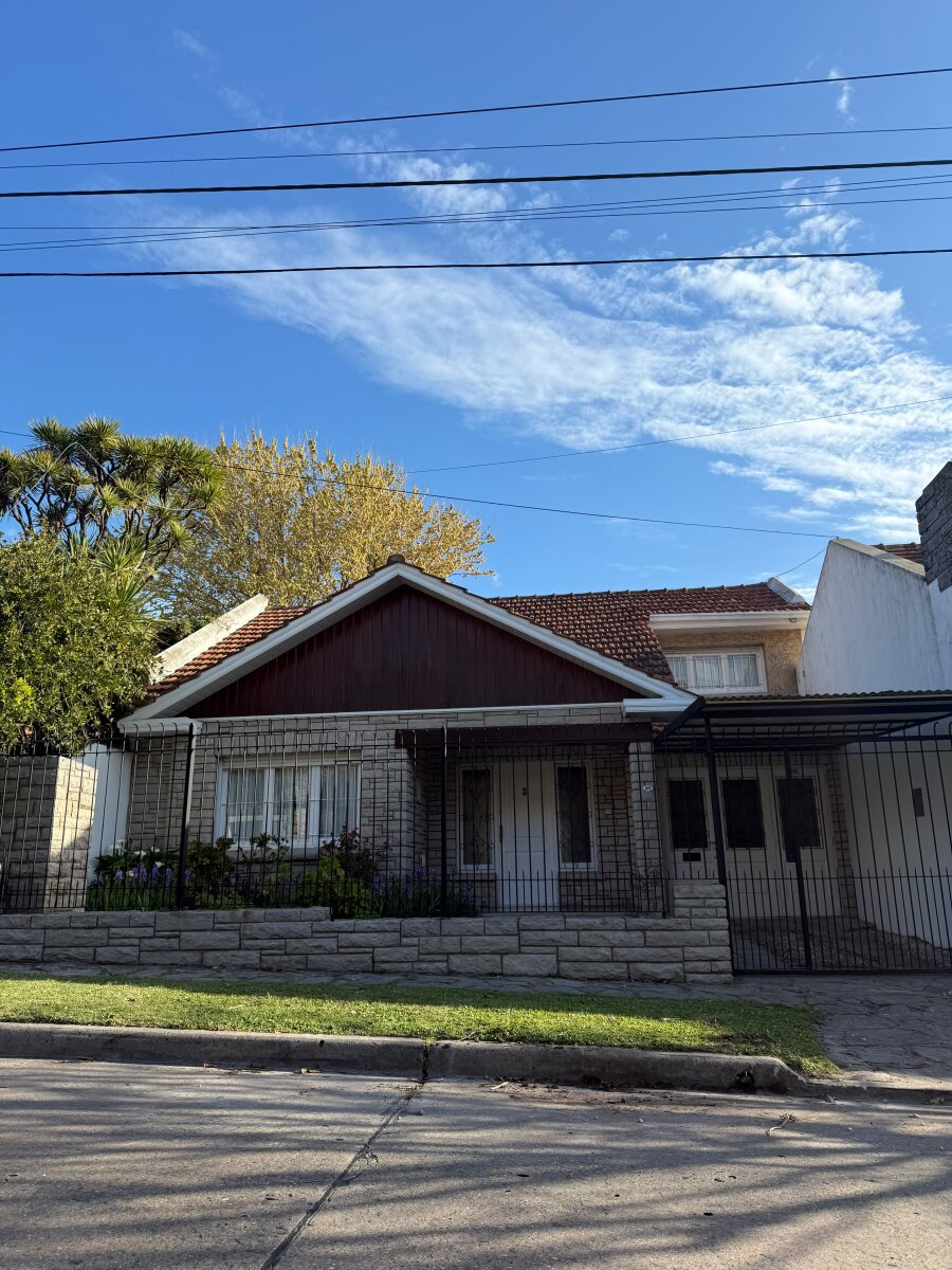 Casa 3 Ambientes Garage Jardin Los Troncos — foto 2