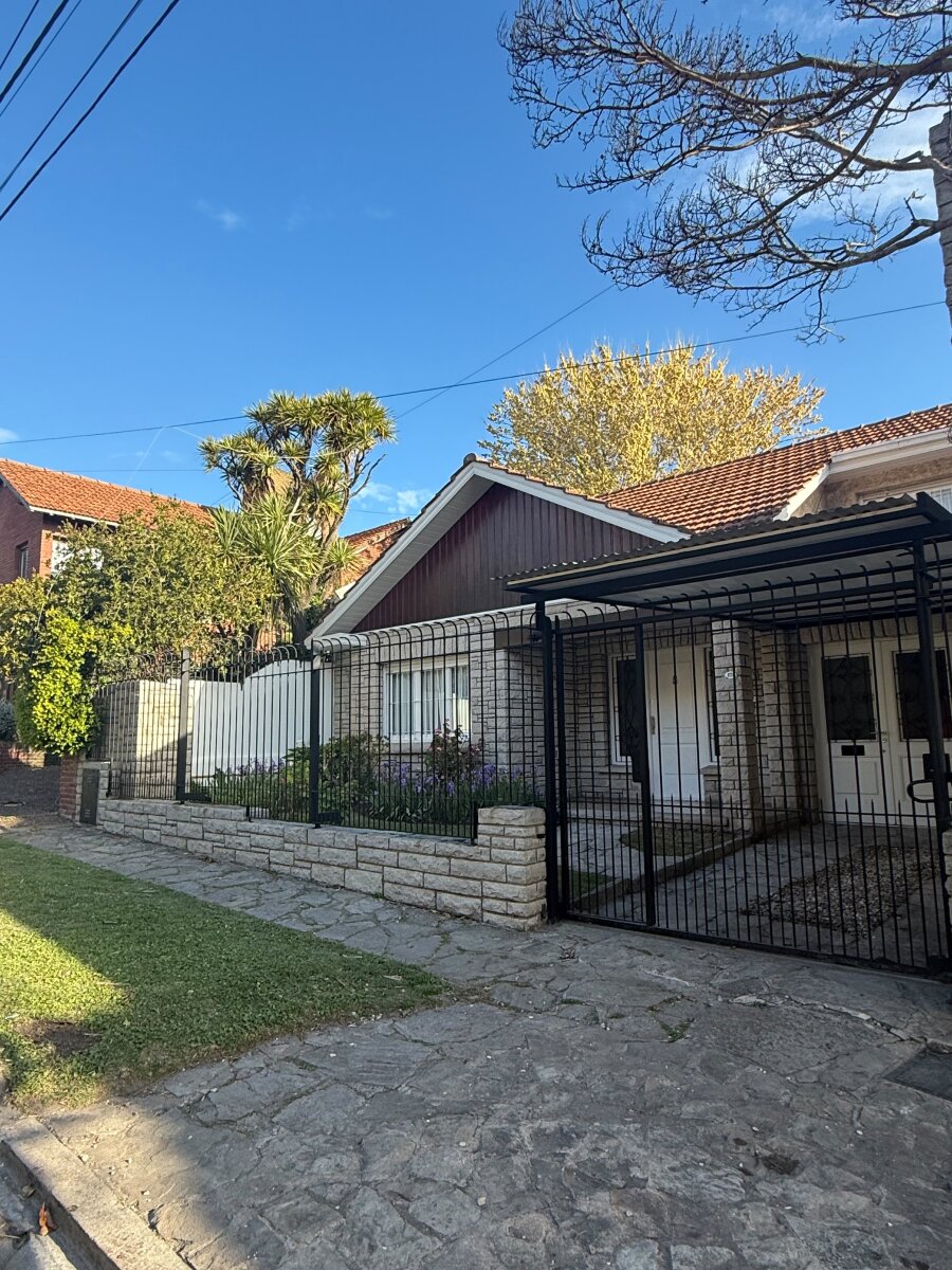 Casa 3 Ambientes Garage Jardin Los Troncos — foto 3